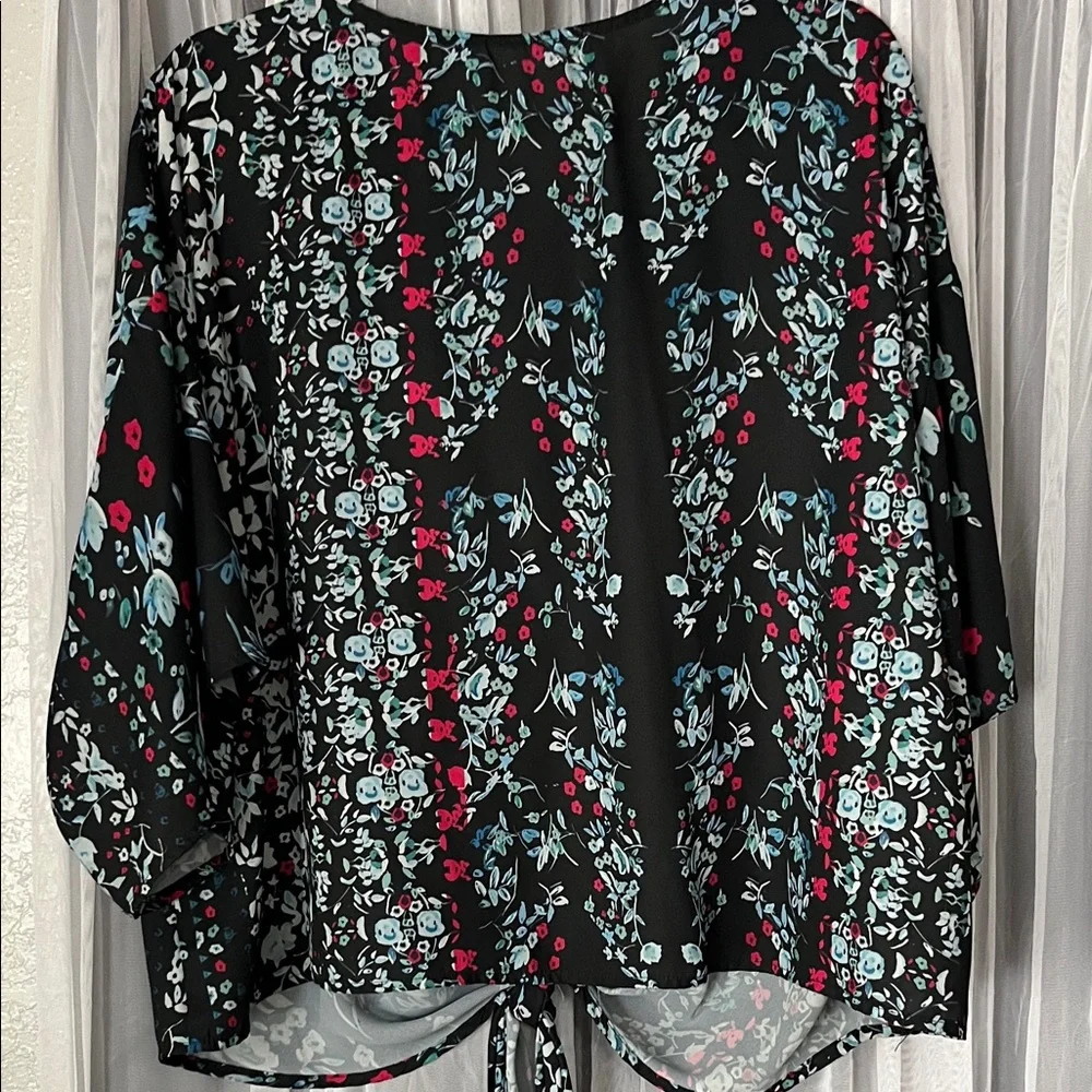 Source Unknown Black Floral Tie-Front V-Neck Blouse - Picture 3 of 4